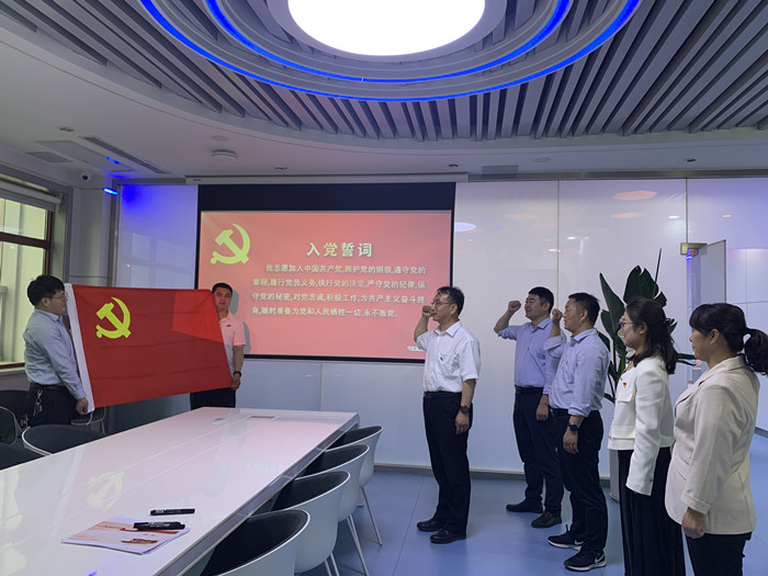 1.重温入党誓词.jpg