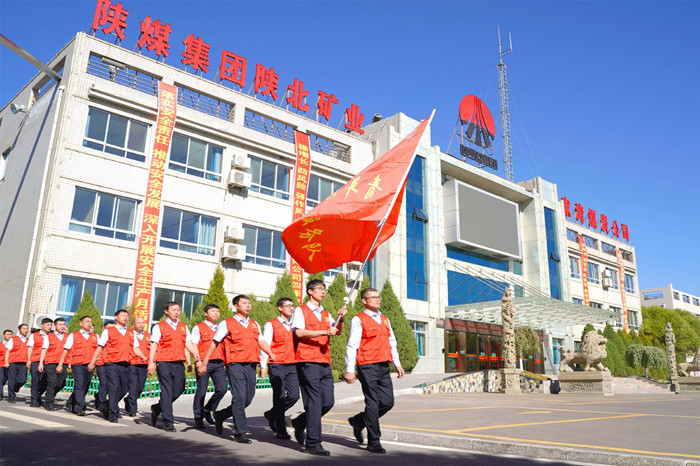 青年志愿者列队(1).jpg