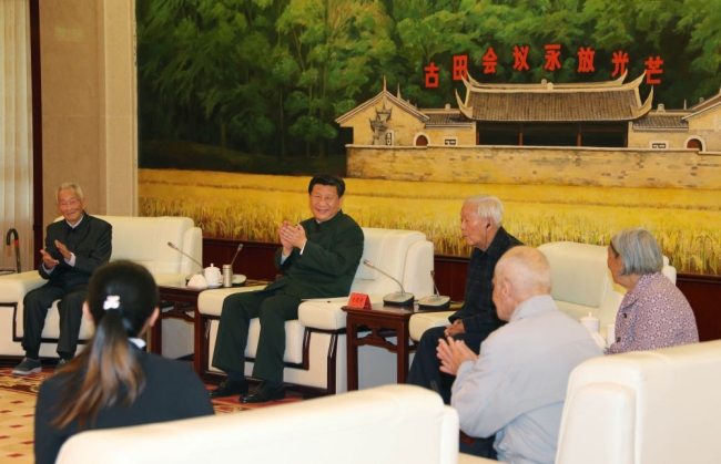 4 福建古田接见老红军.jpg