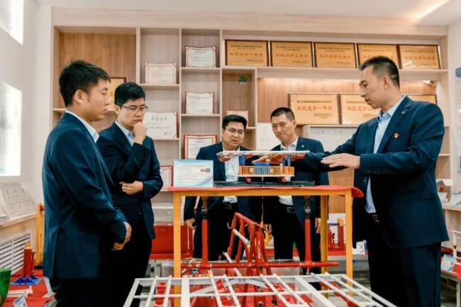 实现创新赋能迈新阶.jpg